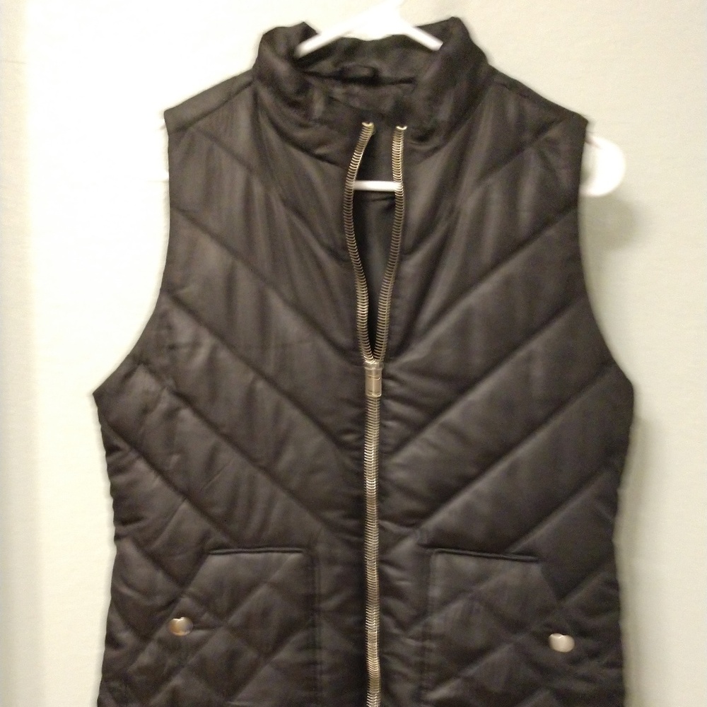 Kensie Jeans Black Puffer Vest with Ruffle bottom